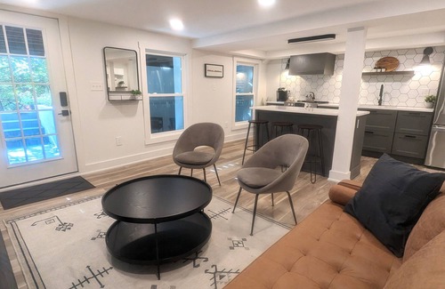 Northwest Apartment | Guest Rated 10/10: Modern 2BR Near National Zoo & Park