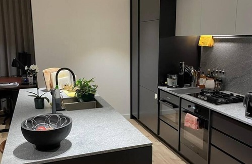 Bondi Junction Apartment | Prime 2BR Retreat in Bondi Junction - Wheelchair Accessible