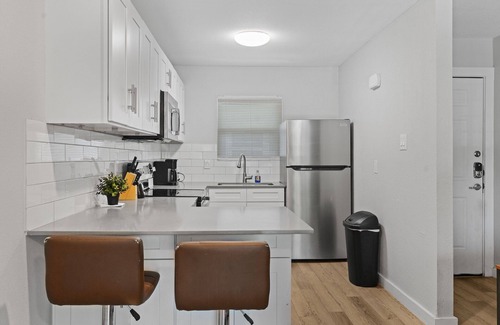 Hyde Park Apartment | Modern 2BR Near UT | Hyde Park | Evonify 4351