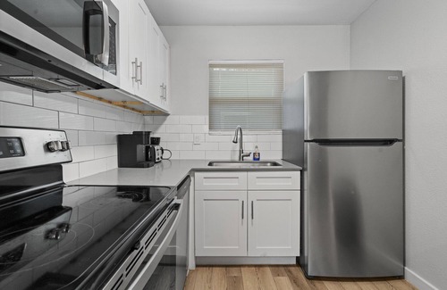 Hyde Park Apartment | Modern 2BR Near UT | Hyde Park | Evonify 4351