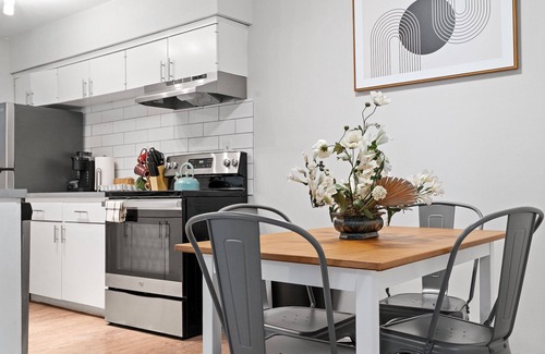 Hyde Park Apartment | Modern 2BR Near UT | Hyde Park | Evonify 3938