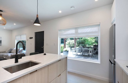Courtenay Apartment | Oceanfront 2BR Apartment with Pet Friendly Amenities