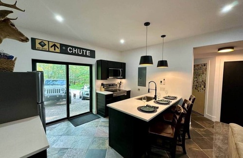 Harbor Springs House | Modern 2BR Retreat in Harbor Springs MI