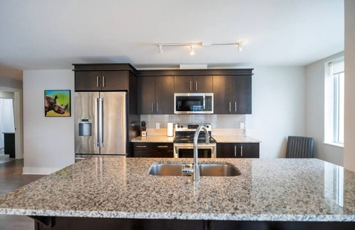 Downtown Apartment | Modern 2BR Retreat with Balcony – Dartmouth Views