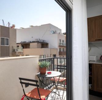 Pieta Apartment | Modern 2BR Stylish Apartment with 2 Balconies - Close to St Julian's & Sliema & Yacht Marina