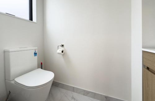 Papakura House | Stylish 3-Bedroom Townhouse in South Auckland - Family Friendly