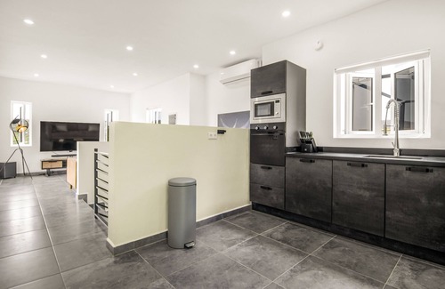 Grote Berg Apartment | Contemporary 3-Bed Apartment at Papaya Resort Curacao