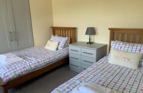 Newry House | Pet-Friendly Modern 3-Bed House with High Guest Ratings