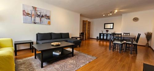 Palhais Apartment | Modern 3-Bed Flat in Lisbon, Perfect for Family Getaways