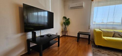 Palhais Apartment | Modern 3-Bed Flat in Lisbon, Perfect for Family Getaways