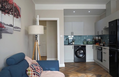 Falkirk House | Modern 3-Bed Flat Prime Falkirk Location