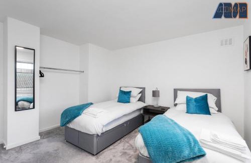 Bathgate House | Modern 3 Bed Home in Bathgate with Garden