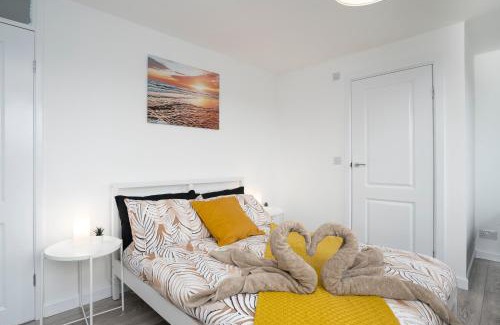 Lincoln Apartment | Modern 3-Bed House with Eco-Friendly Amenities