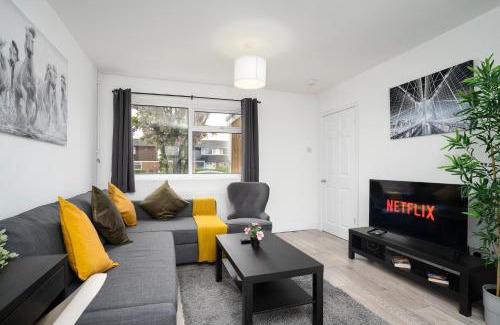 Lincoln Apartment | Modern 3-Bed House with Eco-Friendly Amenities