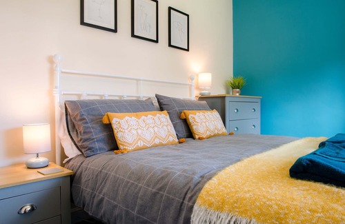 Newport House | Modern 3-Bed House in Newport with Spa & Family-Friendly Amenities