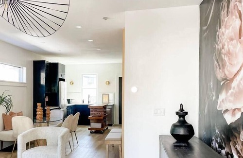 Rochester House | Experience Modern Comfort in a 3 Bed Park Ave. Getaway