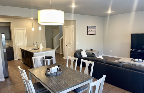 Colorado Springs House | Mountain-View 3-Bedroom Retreat with Family-Friendly Amenities