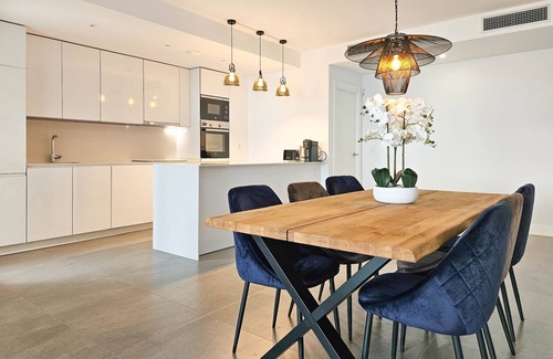 Puerto de la Duquesa Apartment | Modern 3 Bedroom Apartment with Pool and Spa Amenities