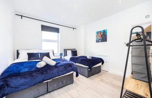East Acton Apartment | Modern 3 Bedroom Apartment with Ensuite