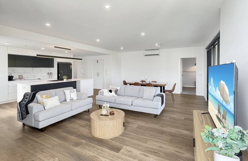 Batemans Bay Apartment | Modern 3-Bedroom Golfside Apartment with Balcony