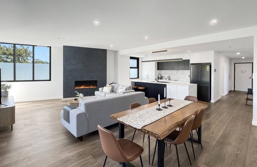 Batemans Bay Apartment | Modern 3-Bedroom Golfside Apartment with Balcony