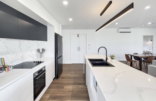 Batemans Bay Apartment | Modern 3-Bedroom Golfside Apartment with Balcony