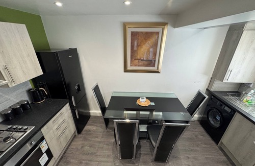 Greetland House | Modern Family Retreat in Halifax with Full Kitchen