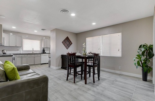 Sunrise Manor House | Experience Vegas Vibes: Modern 3 Bedroom with Arcade Fun