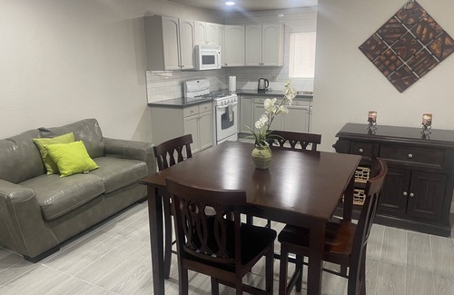 Sunrise Manor House | Experience Vegas Vibes: Modern 3 Bedroom with Arcade Fun