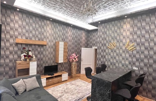 Schottenfeld Apartment | Modern 3 Bedroom Retreat Near Shopping and Family Amenities