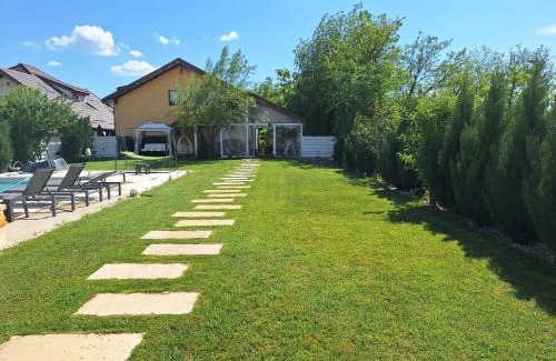 Popesti-Leordeni Villa | Stylish 3-Bedroom House with Private Pool & Ocean View