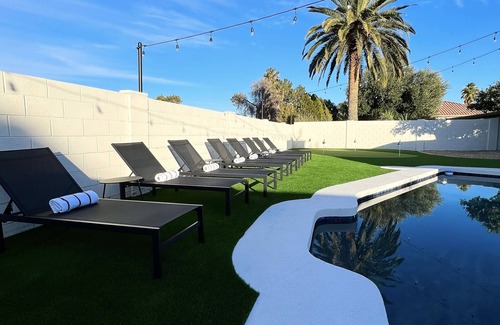 Paradise Valley Village House | Modern 3 Bedroom Retreat with Heated Pool & Scenic Views