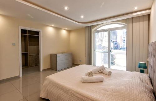 Swieqi Apartment | Stylish 3 BR Apartment Near Beach & Paceville, Rated 10/10