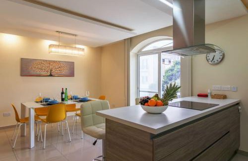 Swieqi Apartment | Stylish 3 BR Apartment Near Beach & Paceville, Rated 10/10