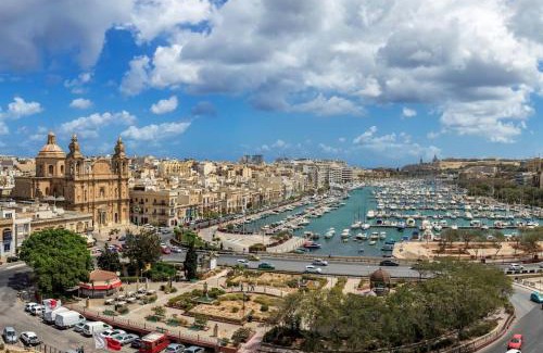 Swieqi Apartment | Stylish 3 BR Apartment Near Beach & Paceville, Rated 10/10
