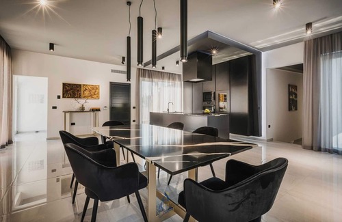 Valica Villa | Beachfront Villa with Pool & Spa - Guest Rated 9.8