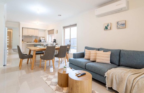 Doreen House | Modern 3B2B1C Home in Doreen