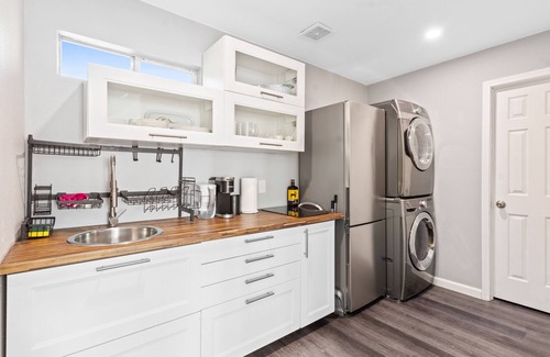 Franklin Park House | Exceptional 3-Bedroom Suite with Gym & Lake View Patio
