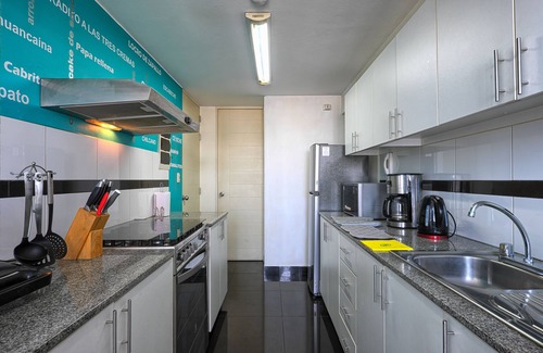 Leuro Condo | Modern 3BDRM Apartment with A/C & Spa in Miraflores
