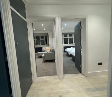 St. Mark's Apartment | Modern 3bed, Garden, Surbiton St