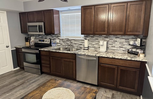 Enid House | Pet-Friendly 3BR Getaway in West Enid with Breakfast