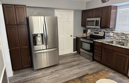 Enid House | Pet-Friendly 3BR Getaway in West Enid with Breakfast