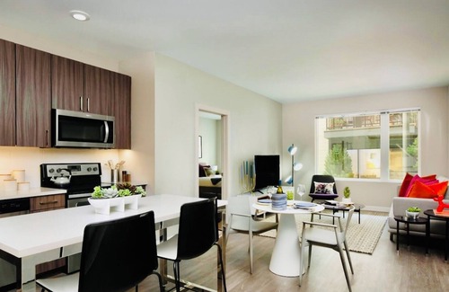 Cambridgeport Apartment | Modern 3BR Escape in Cambridge – Pool, Gym & All the Perks!