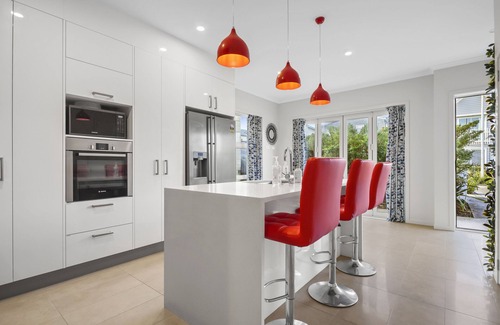 Hobsonville House | Modern 3BR Family House with Yard & Big TV for Fun Getaways