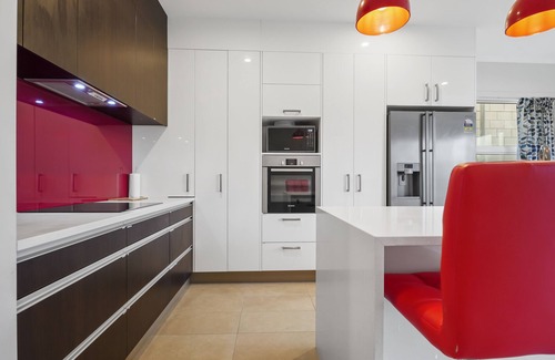 Hobsonville House | Modern 3BR Family House with Yard & Big TV for Fun Getaways