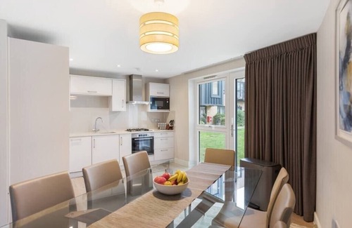 Ashford Apartment | Convenient 3BR Flat with Quick Access to London & Heathrow