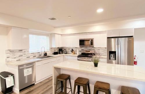 Mid City House | Stylish 3BR Getaway in Mid-City - Rated 9.4/10!