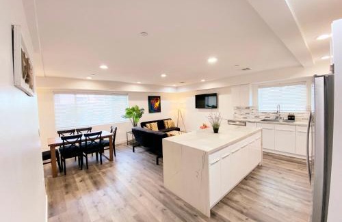 Mid City House | Stylish 3BR Getaway in Mid-City - Rated 9.4/10!
