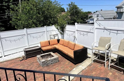 Everett Apartment | Stylish Studio Near Boston with Free Parking & Breakfast