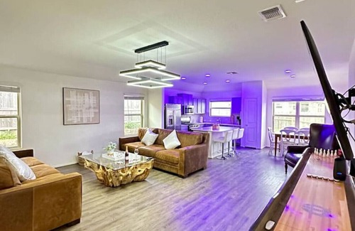 Del Valle House | Modern 3BR Home Sleeps 10 Pool Near COTA & Austin